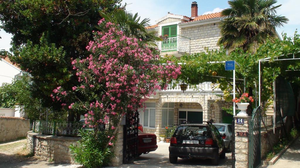 Apartments Milka Vodice Ngoại thất bức ảnh